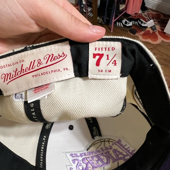 LAKERS hat - Picture 9 of 12